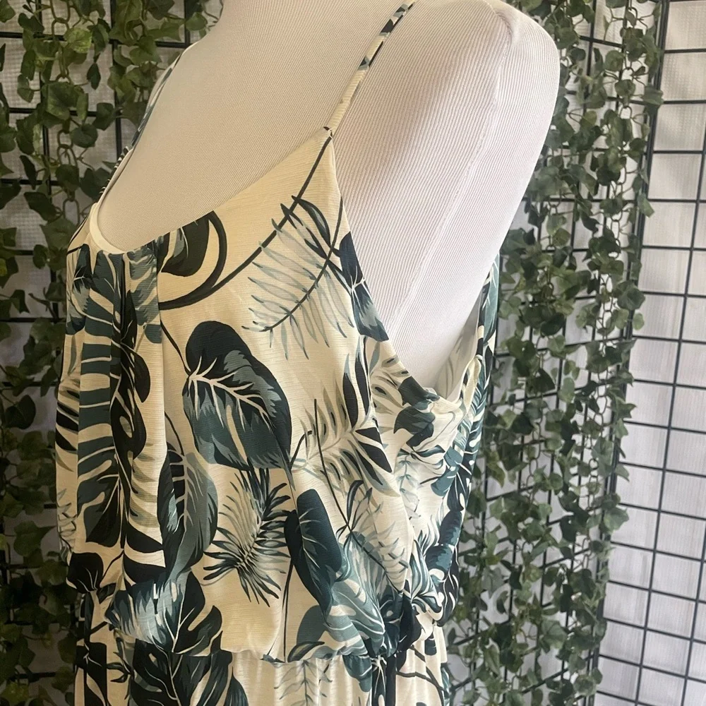 Sleeveless Tropical Leaf Maxi Dress in Ivory and Green